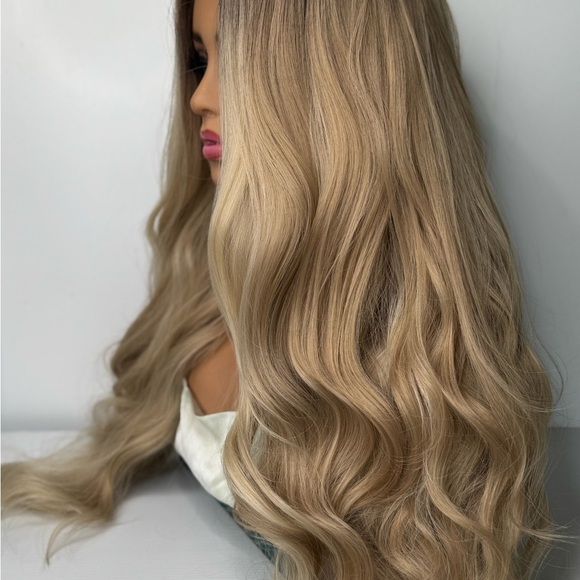 Blonde Lace Front Wig – Long Wavy Ombre Wig with Natural Hairline 28 In - Picture 6 of 11